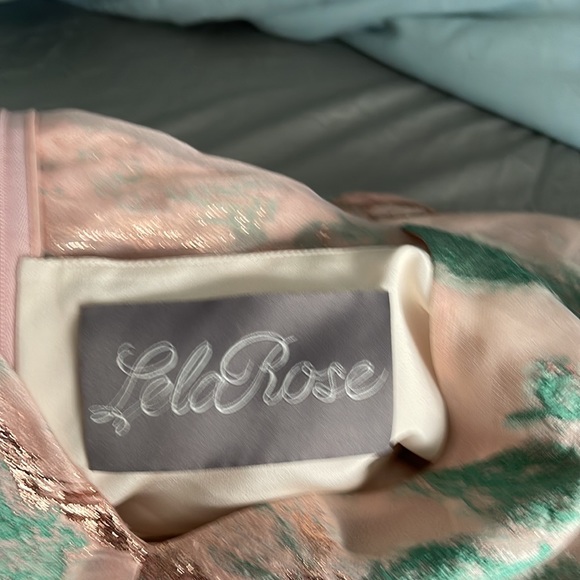 LelaRose - Picture 5 of 6